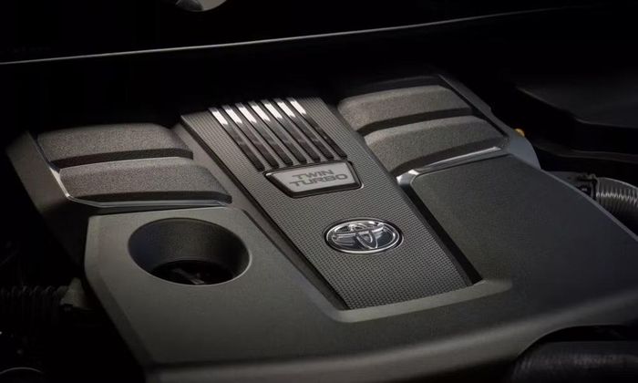 Động cơ tăng áp kép trên phiên bản hybrid. Ảnh: Toyota