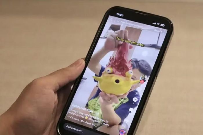 Sự nhạy bén trong việc tận dụng mạng xã hội để quảng bá sản phẩm đang giúp thế hệ thợ trẻ giải quyết khá hiệu quả bài toán thương mại trong kỷ nguyên số. Ảnh: Khánh Xuân
