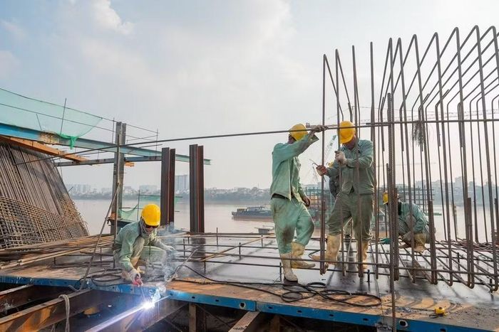 Việc tổ chức nhiều mũi thi công song song giúp rút ngắn thời gian thực hiện, đảm bảo các hạng mục hoàn thành đồng bộ. Ảnh: TL