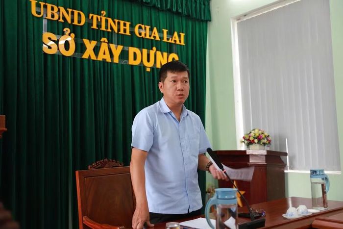 Giám đốc Sở Xây dựng Nguyễn Trường Sơn yêu cầu chấn chỉnh hoạt động vận tải hành khách, giữ khách du lịch. Ảnh: M.N.