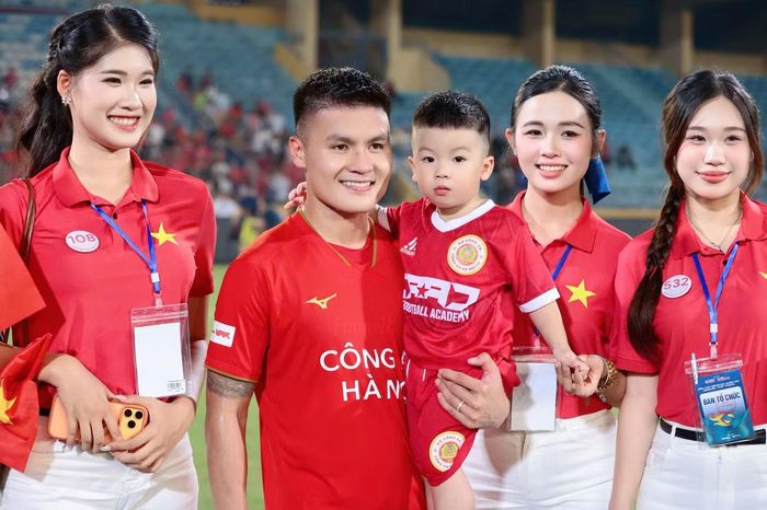 Trước đó, Quang Hải là cầu thủ nhận được nhiều sự mến mộ của thí sinh Hoa hậu Việt Nam 2026. Nhiều thí sinh cũng dự đoán Quang Hải tỏa sáng trong trận tranh Siêu cúp Quốc gia 2026.