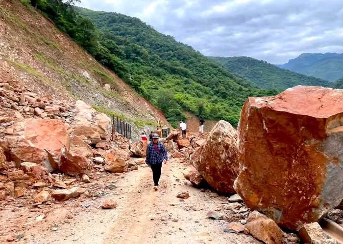 Chính quyền xã mong cấp trên có phương án xử lý dứt điểm khu vực sạt lở để đảm bảo an toàn.