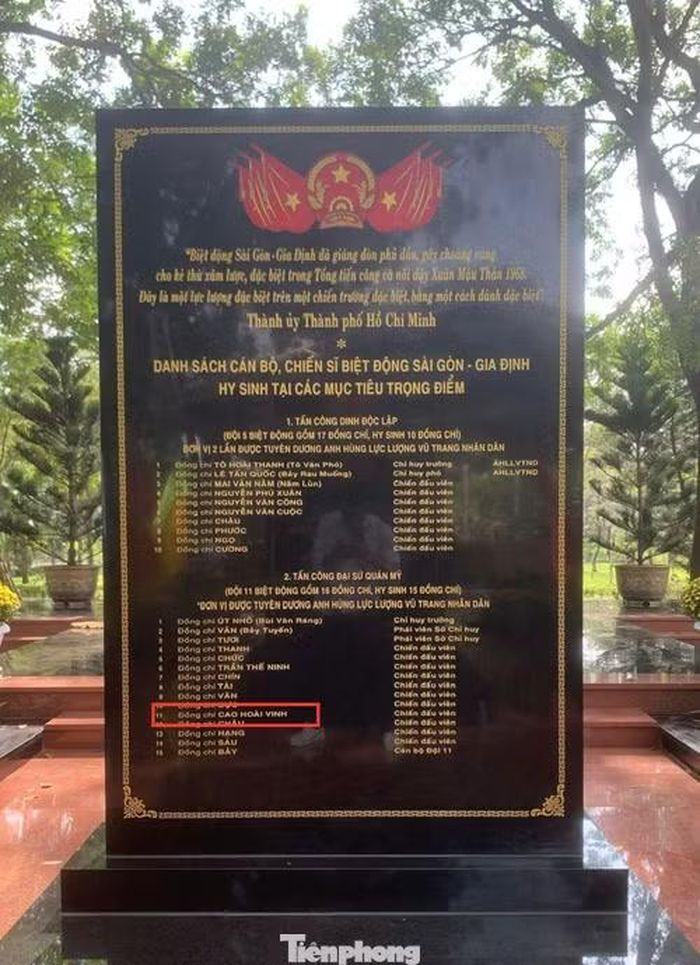 Bia tưởng niệm các chiến sĩ Biệt động Sài Gòn hy sinh năm 1968, trong đó có Cao Hoài Vinh – người yêu của “Cô Ba biệt động” Nguyễn Ngọc Huệ. Ảnh: Nguyễn Tiến