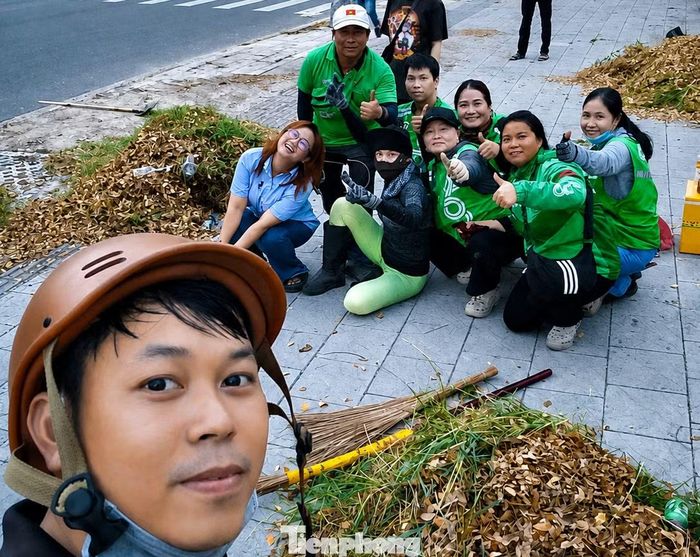 Việc làm của Trí được lan tỏa, nhiều người cùng chung tay để làm sạch môi trường.