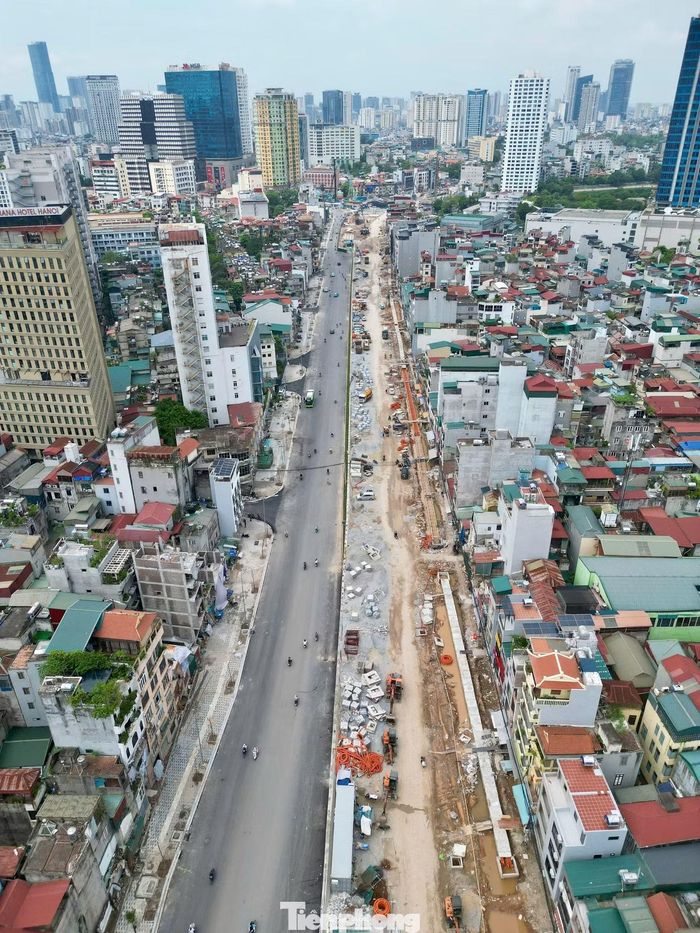 Tuyến đường đi qua địa bàn các phường Ô Chợ Dừa, Giảng Võ và Láng, có tổng mức đầu tư 7.211 tỷ đồng từ ngân sách thành phố.