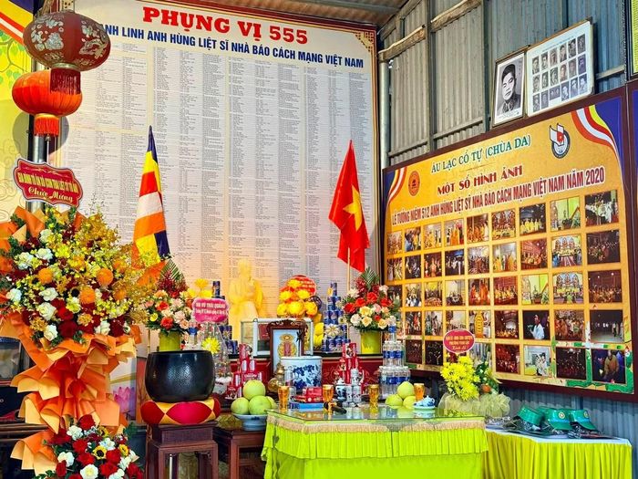 Không gian thờ tự 555 anh linh liệt sĩ nhà báo cách mạng Việt Nam tại một góc nhỏ ở chùa Da.