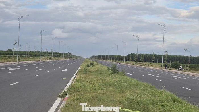 Đường 25C với 8 làn xe đoạn nối từ Vành đai 3 - TPHCM đến KCN Nhơn Trạch đã hoàn thành, đang chờ các đoạn còn lại để kết nối toàn tuyến TPHCM đến sân bay Long Thành.