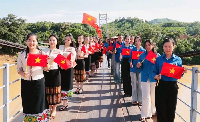 Đoàn viên thanh niên Nghệ An hưởng ứng "Tôi yêu Tổ quốc tôi". Ảnh: TĐNA