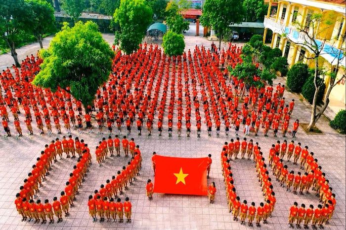 Những màn đồng diễn, xếp hình góp phần tạo không khí vui tươi trong những ngày hướng về Quốc khánh.