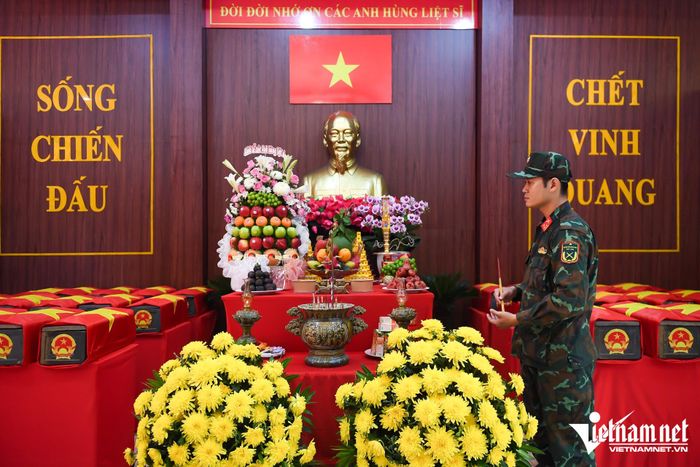 Công tác khai quật tìm kiếm, quy tập và xác định danh tính hài cốt liệt sĩ tại công viên Lê Thị Riêng vẫn đang được triển khai. Đến nay, lực lượng chức năng đã quy tập hơn 500 hài cốt liệt sĩ và nhiều di vật kèm theo. Ảnh: Nguyễn Huế