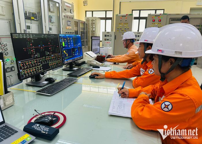 Hệ thống BESS tại các trạm biến áp 110 kV sẽ sạc vào giờ thấp điểm và xả điện vào giờ cao điểm. Ảnh: Tâm An