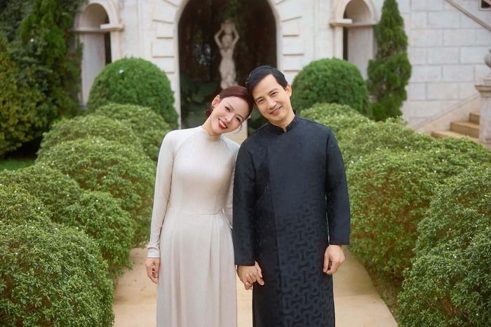 Diễm Hương kém chồng 9 tuổi. 