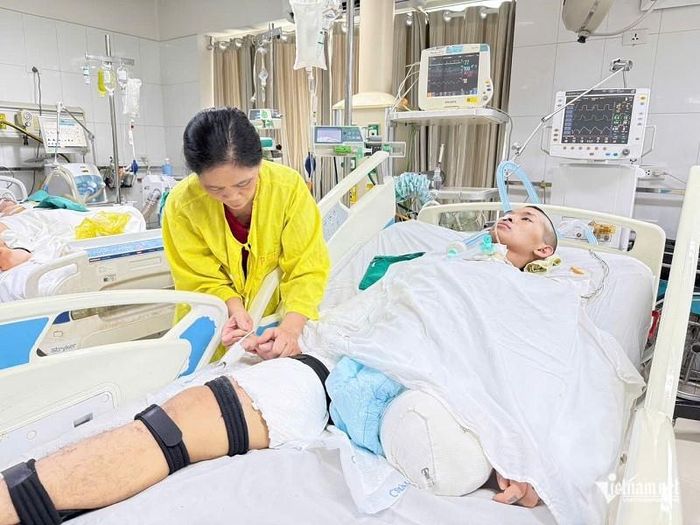 Doanh là lao động chính trong gia đình, từ khi Doanh gặp tai nạn, gia đình lâm vào khó khăn, không còn khả năng xoay xở chi phí đều trị cho Doanh