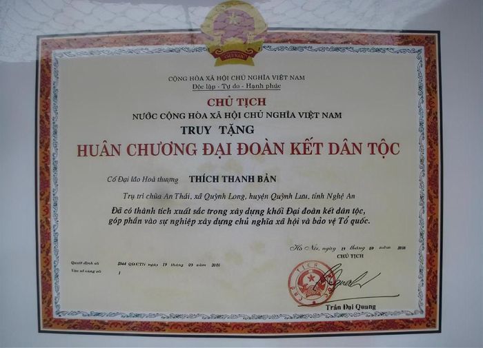 Năm 2016, cố Đại lão Hòa thượng Thích Thanh Bản được Chủ tịch nước truy tặng Huân chương Đại đoàn kết dân tộc. Ảnh: Đạo Phật ngày nay