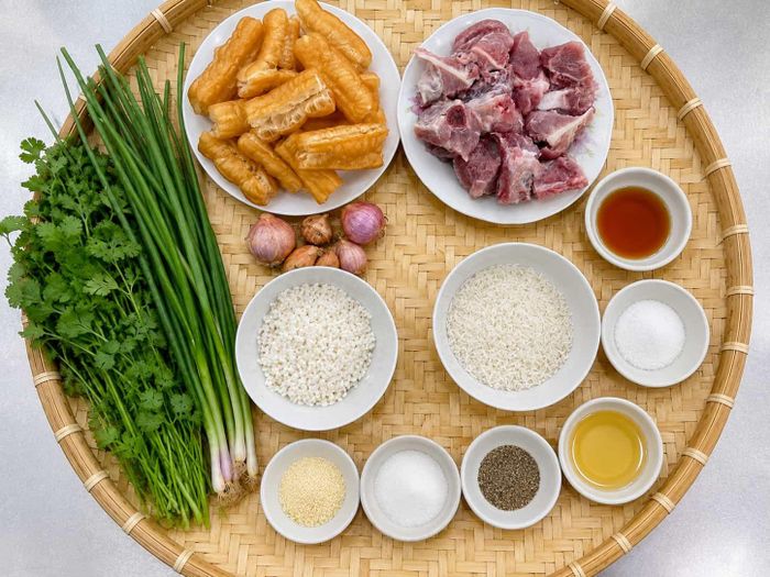 Nguyên liệu nấu cháo sườn. Ảnh minh họa: AI