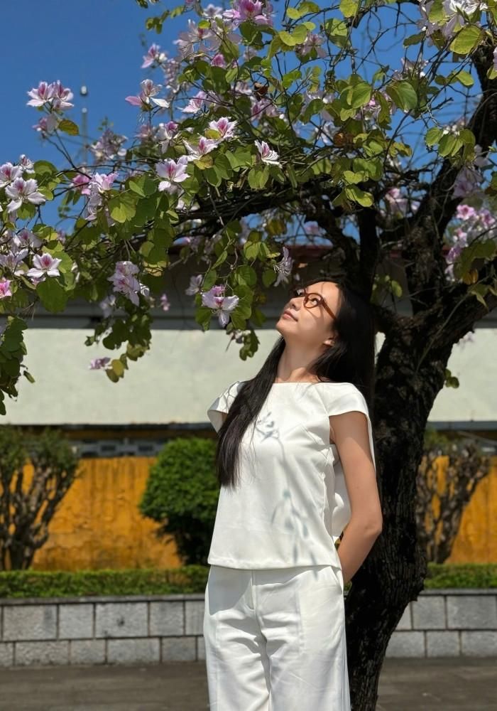 Người mẫu là "bánh bèo", nữ tính khi rời sàn diễn. 