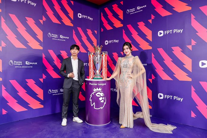 Chỉ đến mùa giải Premier League 2026/27 này, MC- Á hậu Huyền My mới tái xuất. Huyền My vừa cùng BLV Huy Phước giữ vai trò MC, dẫn Ngày hội mang cúp Ngoại hạng Anh đến Việt Nam của đơn vị giữ bản quyền phát sóng Premier League tại Việt Nam