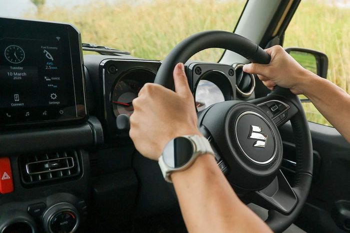 Dù đã có tuổi đời 8 năm, Jimny vẫn duy trì sức hút lớn tại nhiều thị trường toàn cầu. Ảnh: Drive