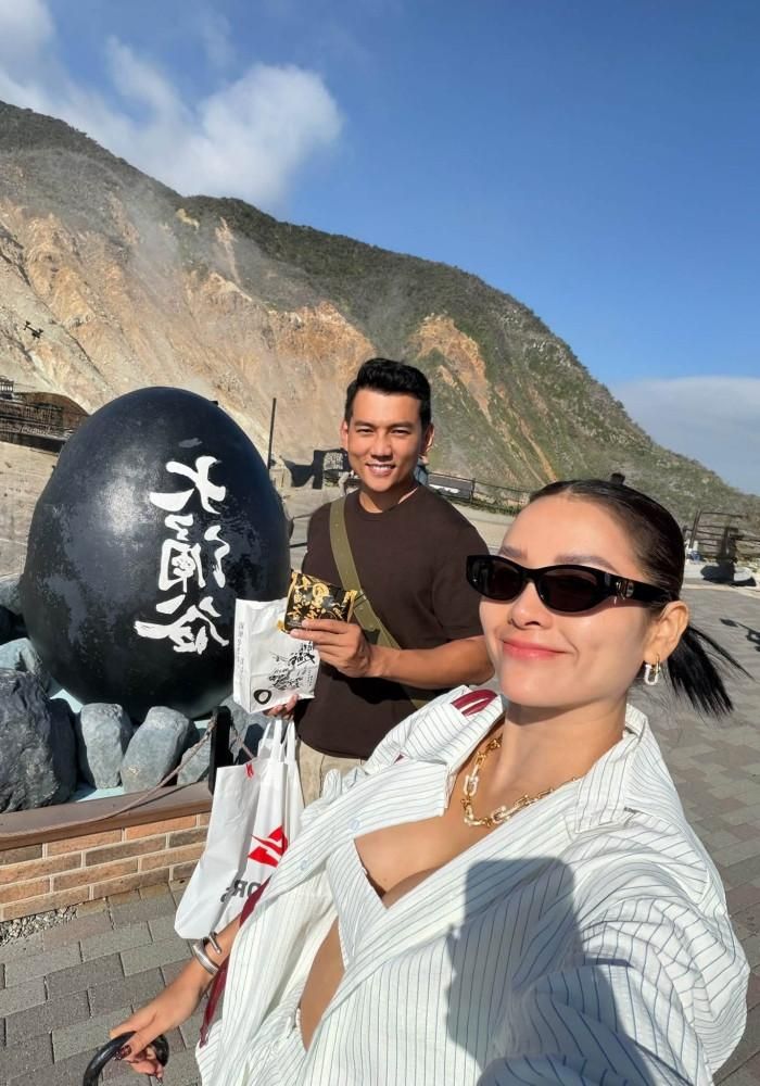 Cặp đôi vun vén tổ ấm nhờ sự thấu hiểu và lo nghĩ cho nhau. 