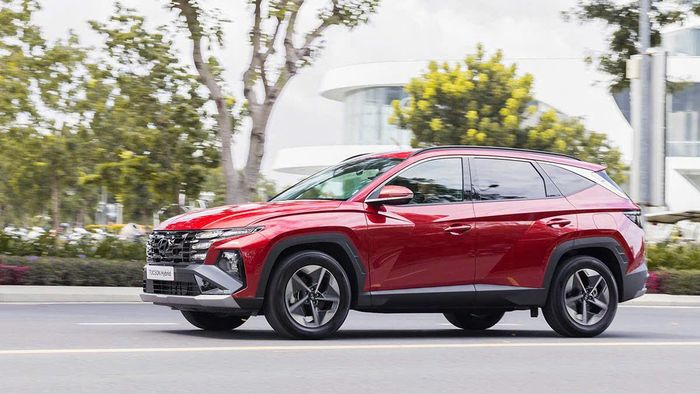 Hyundai Tucson Hybrid có một số điểm khác biệt nhỏ so với Tucson chạy xăng hiện tại. Ảnh: HTV