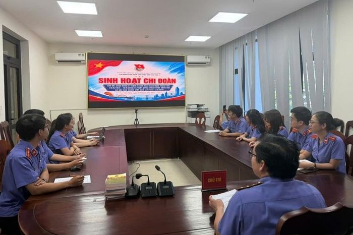 Chi đoàn tổ chức chiếu phim tư liệu về cuộc đời, sự nghiệp cách mạng, tư tưởng, đạo đức và phong cách Hồ Chí Minh.