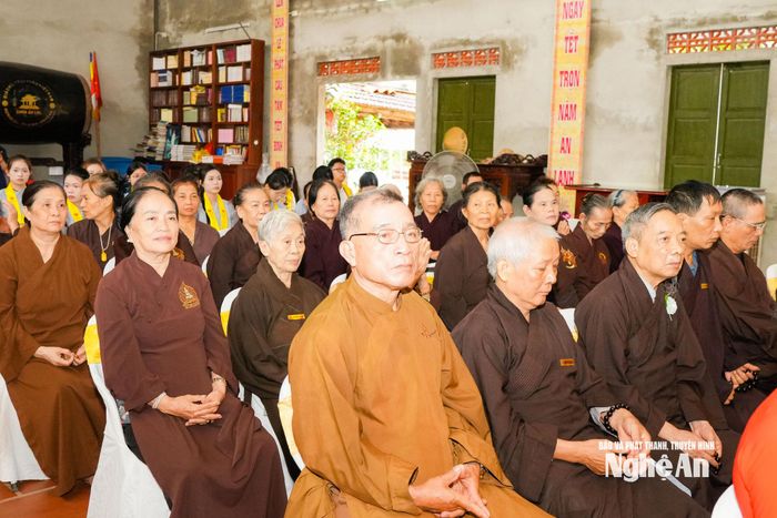 Các phật tử tham dự buổi lễ. Ảnh: TL