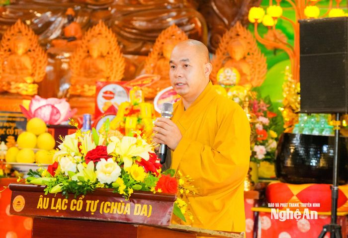 Đại đức Thích Đồng Tuệ - Trụ trì chùa Da (Âu Lạc Cổ Tự) phát biểu khai mạc buổi lễ. Ảnh: TL