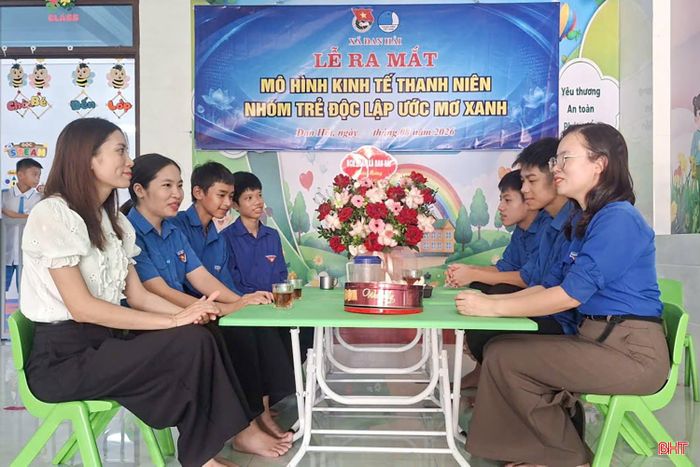 "Tỉnh đoàn đã định hướng, chỉ đạo các cấp bộ Đoàn triển khai các hoạt động chào mừng Quốc khánh 2/9 theo hướng thiết thực, phù hợp với từng địa bàn, đơn vị, tập trung vào an sinh xã hội, tri ân, giáo dục truyền thống và tạo không khí vui tươi, phấn khởi trong đoàn viên, thanh thiếu nhi và Nhân dân. Qua đó, góp phần giáo dục lòng yêu nước, niềm tự hào dân tộc, đồng thời phát huy vai trò xung kích, tình nguyện và trách nhiệm của tuổi trẻ Hà Tĩnh đối với cộng đồng", anh Nguyễn Viết Hải Đăng - Phó Bí thư Tỉnh đoàn cho hay.