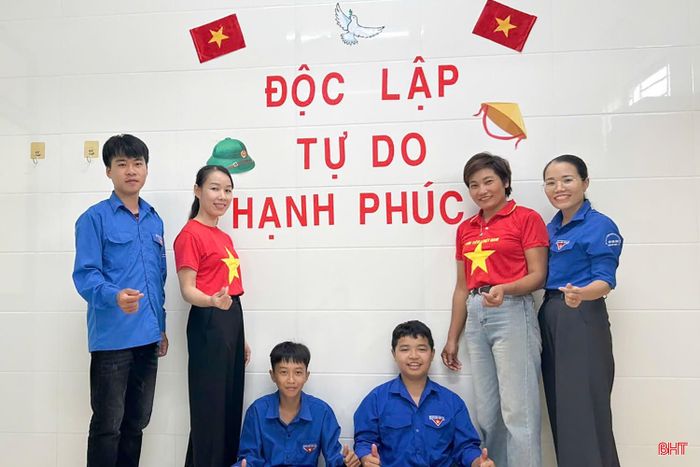 Từ cơ sở, mỗi địa phương, đơn vị lựa chọn hình thức tổ chức phù hợp, vừa tạo sân chơi lành mạnh, vừa thu hút đông đảo đoàn viên, thanh thiếu nhi và người dân tham gia. Qua đó, các hoạt động hướng tới Quốc khánh 2/9 không chỉ mang ý nghĩa tuyên truyền mà còn trở thành dịp để cộng đồng cùng giao lưu, gắn kết và lan tỏa tinh thần đoàn kết.