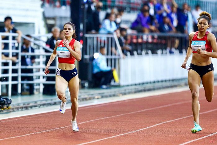 Nguyễn Thị Ngọc (bên trái) có kỳ SEA Games 33 đầy ấn tượng với 3 tấm HCV.