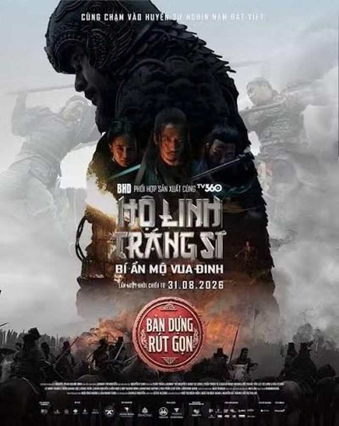 Poster cũ (trái) và poster mới của "Hộ linh tráng sỹ" do đoàn phim cung cấp.