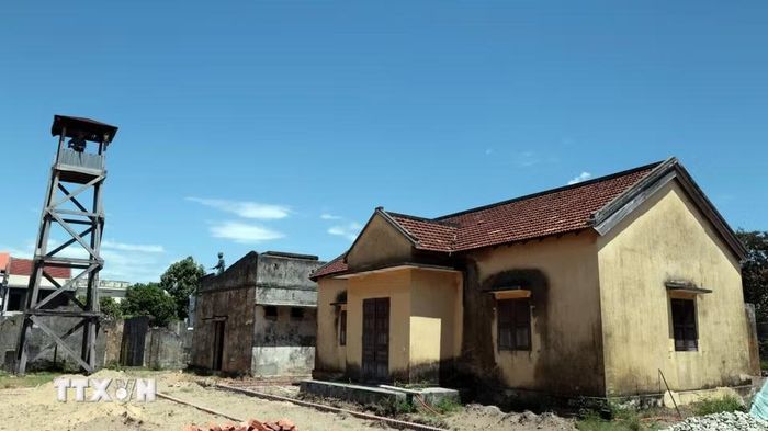 Không gian Nhà lao Hội An, nơi từng giam cầm hàng ngàn chiến sĩ cách mạng và đồng bào yêu nước của thành phố Đà Nẵng và nhiều địa phương khác trong kháng chiến chống Mỹ cứu nước. (Ảnh: Đỗ Trưởng/TTXVN)