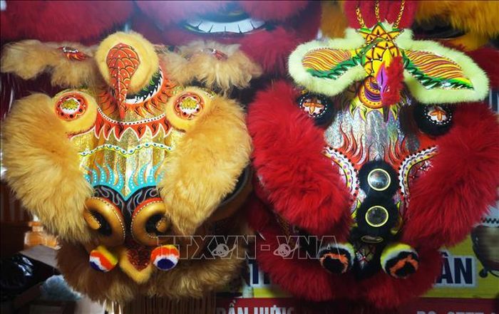 Đầu lân cỡ lớn rực rỡ sắc màu ở cơ sở anh Trương Như Rem, phường Phú Xuân, thành phố Huế.
