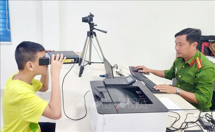 Công an đặc khu Phú Quốc làm Căn cước cho công dân dịp nghỉ lễ 2/9.