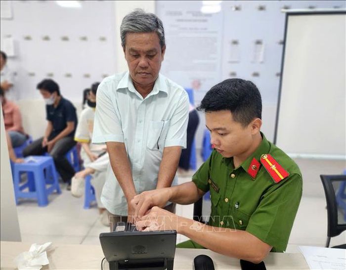 Công an đặc khu Phú Quốc làm Căn cước cho công dân dịp nghỉ lễ 2/9.