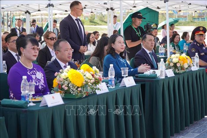 Phó Chủ tịch nước Võ Thị Ánh Xuân và các đại biểu dự buổi lễ.