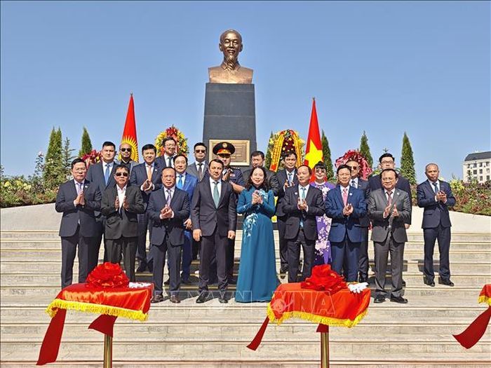 Phó Chủ tịch nước Võ Thị Ánh Xuân và các đại biểu tại buổi lễ.