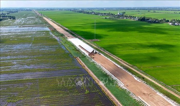 Dự án thành phần 2, cao tốc Châu Đốc - Cần Thơ - Sóc Trăng đoạn qua thành phố Cần Thơ có tổng nhu cầu cát khoảng hơn 5,1 triệu m3.
