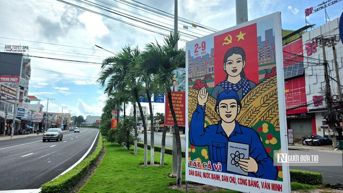 Việc trang hoàng đường phố không chỉ góp phần làm đẹp đô thị mà còn tạo không khí phấn khởi, cổ vũ cán bộ, đảng viên và các tầng lớp nhân dân hướng về Quốc khánh với niềm tự hào và tinh thần trách nhiệm.