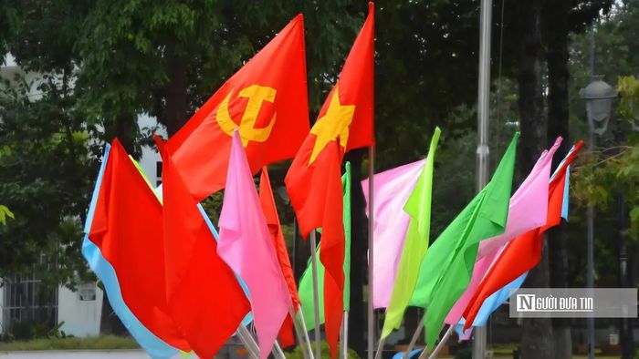 Phố phường Tp.Đồng Nai được trang hoàng rực rỡ cờ hoa, pano, áp phích hướng tới kỷ niệm 81 năm Quốc khánh 2/9.