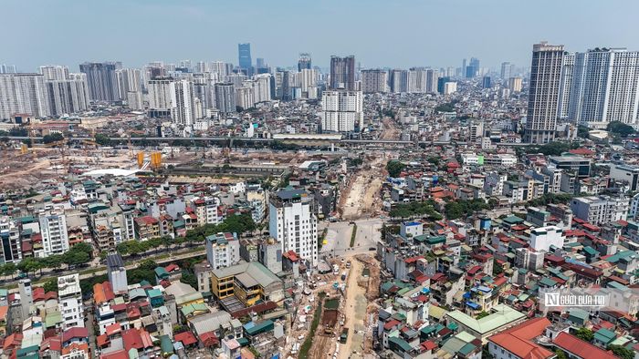 Nhiều đoạn tuyến đã được san nền, lu lèn; hệ thống thoát nước mưa và một số hạng mục hạ tầng kỹ thuật cơ bản hoàn thành.