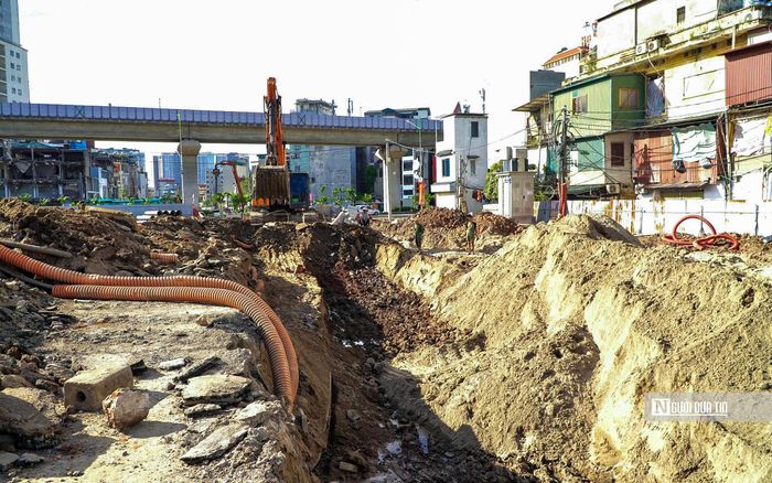 Một trong những yêu cầu được đặt ra trong quá trình thi công xuyên lễ là bảo đảm an toàn giao thông, hạn chế ảnh hưởng đến việc đi lại và sinh hoạt của người dân sống dọc tuyến.