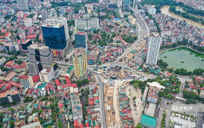 2 cầu vượt tại nút giao Láng Hạ - Giảng Võ và nút giao Nguyễn Chí Thanh hiện được nhà thầu tích cực triển khai. Dự kiến, 2 cầu vượt và các hạng mục còn lại sẽ hoàn thành trước ngày 31/12.