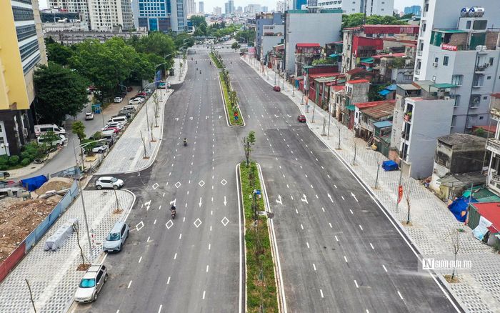 Trước khi tổ chức giao thông, các hạng mục phục vụ khai thác như hệ thống đèn chiếu sáng, biển báo, sơn kẻ đường, phân làn và các công trình bảo đảm an toàn giao thông sẽ được kiểm tra, đánh giá theo yêu cầu kỹ thuật.