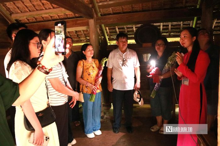 Những lời kể chân thành, gần gũi ấy đã góp phần làm sống dậy ký ức lịch sử, giúp du khách, đặc biệt là thế hệ trẻ hiểu rõ hơn về cuộc đời giản dị mà cao cả của vị lãnh tụ kính yêu.