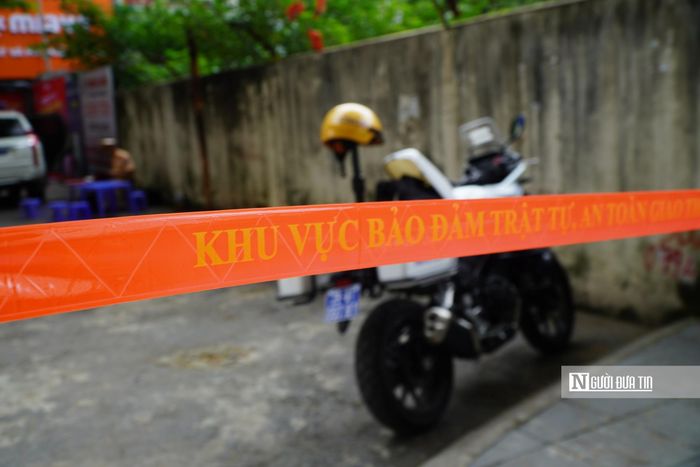 Khi được thông báo kết quả, người đàn ông phân trần chỉ uống một cốc bia từ sáng sớm và cho rằng sau nhiều giờ, nồng độ cồn đã không còn. Tuy nhiên, máy đo vẫn ghi nhận cồn trong hơi thở. Người này sau đó bị CSGT lập biên bản, xử lý theo quy định.