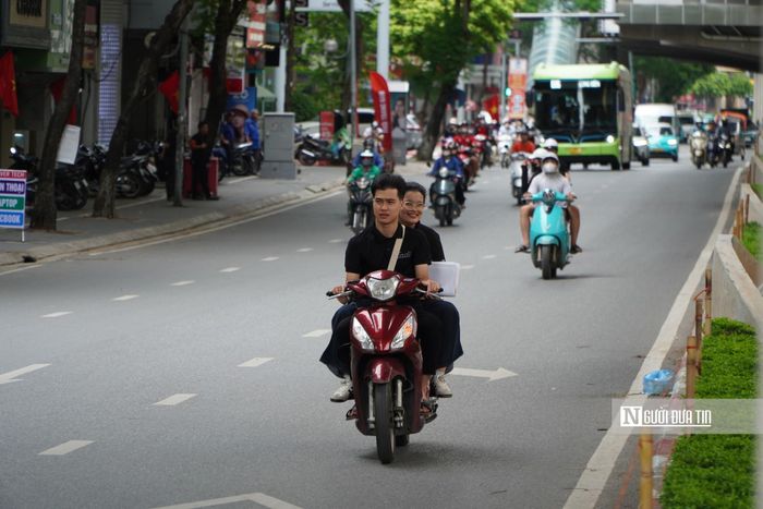 Theo cán bộ CSGT, việc kiểm tra nồng độ cồn được thực hiện nhằm chủ động phòng ngừa, phát hiện và xử lý các trường hợp điều khiển phương tiện sau khi sử dụng rượu, bia. Đây cũng là một trong những biện pháp góp phần bảo đảm an toàn giao thông, đặc biệt trong dịp nghỉ lễ Quốc khánh 2/9 khi lưu lượng phương tiện trên đường được dự báo tăng cao.