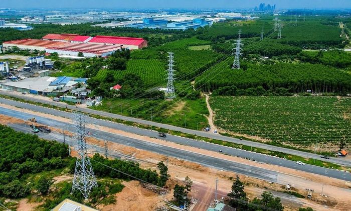 Cung đoạn đường dây 220kV NMĐ Nhơn Trạch 3 - TBA 220kV Khu công nghiệp Nhơn Trạch. Ảnh: Hương Thủy/BNEWS/TTXVN