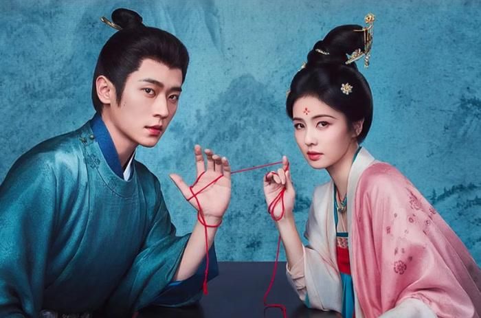 Mạc Ly phát sóng trên Tencent Video từ ngày 9/6, với Bạch Lộc và Thừa Lỗi đảm nhận vai chính. Câu chuyện xoay quanh Diệp Ly, trưởng nữ Diệp phủ có vẻ ngoài yếu đuối nhưng thực chất sở hữu khả năng về y thuật, võ công và mưu lược. Để điều tra bí mật liên quan đến thảm án trong quá khứ, nàng chấp nhận thay người khác xuất giá, trở thành Vương phi của Mặc Tu Nghiêu. Từ một cuộc hôn nhân mang tính lợi ích, cả hai dần trở thành những người đồng hành đáng tin cậy giữa vòng xoáy quyền lực.