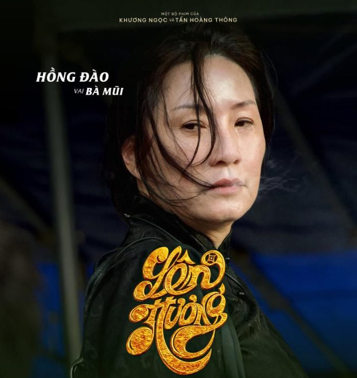 Bà Mũi mang đến một màu sắc khác cho Hồng Đào khi nữ nghệ sĩ rời xa hình tượng người mẹ giàu cảm xúc quen thuộc. Ảnh: FBNV.
